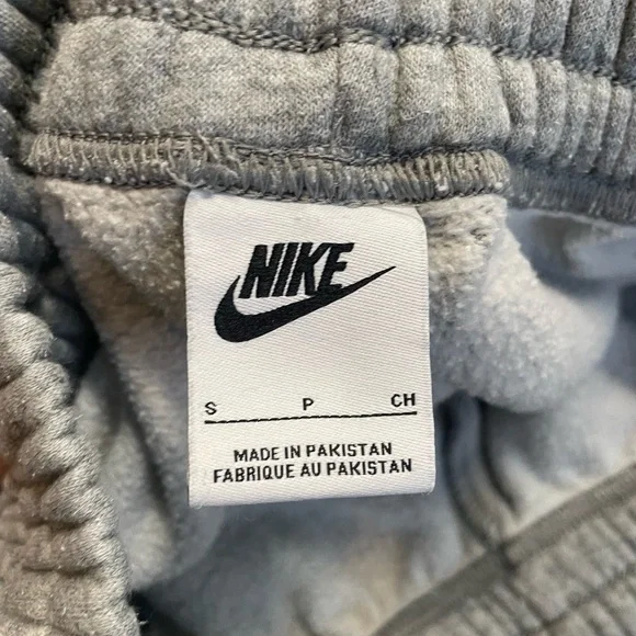 Nike Cuffed Baggy Sweatpants - Picture 3 of 5